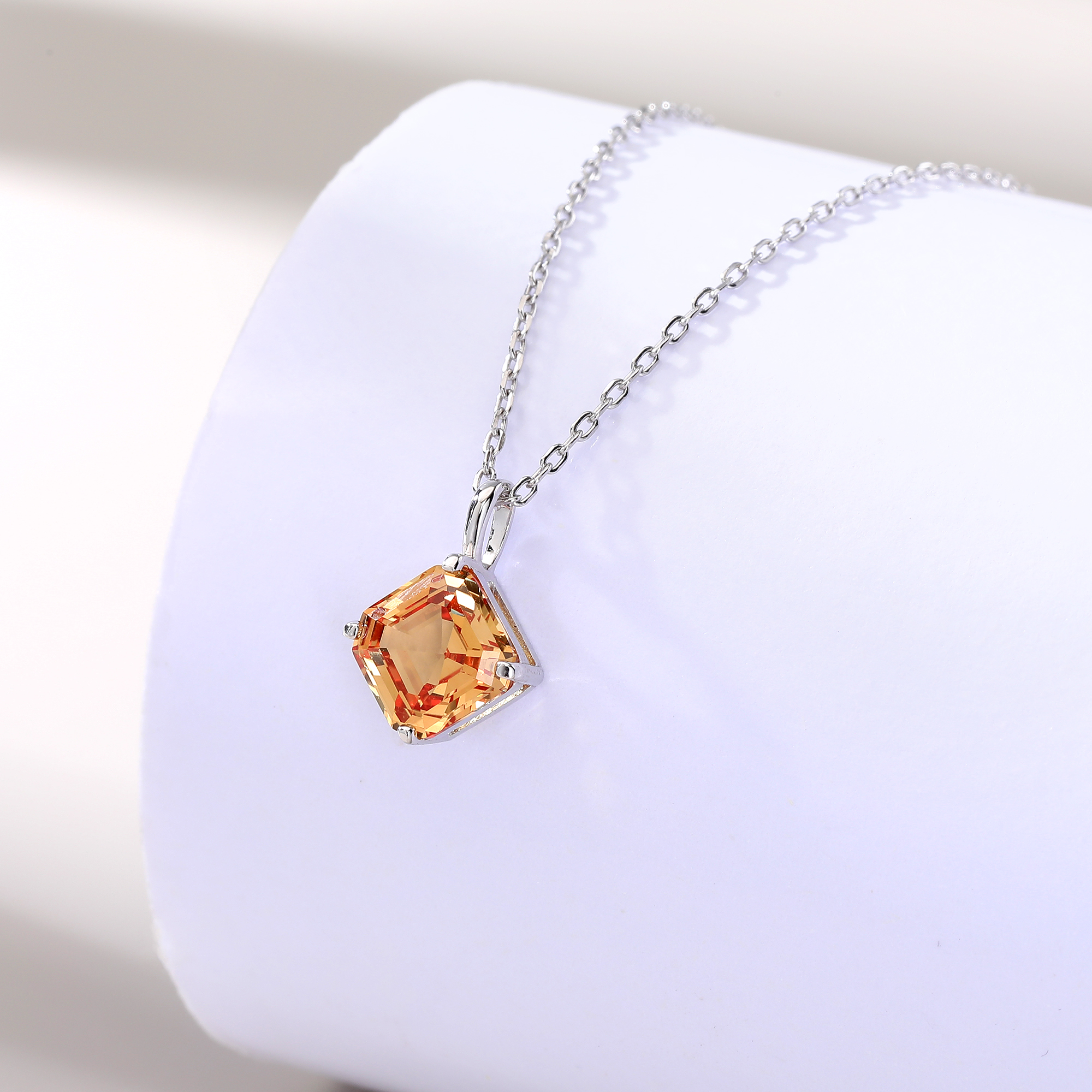 Bezel-Set Diamond-Shaped Small - Bezels Set Pendant avaliação e preço